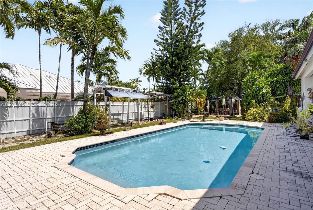 For Sale: $1,395,000 (4 beds, 4 baths, 3738 Square Feet)