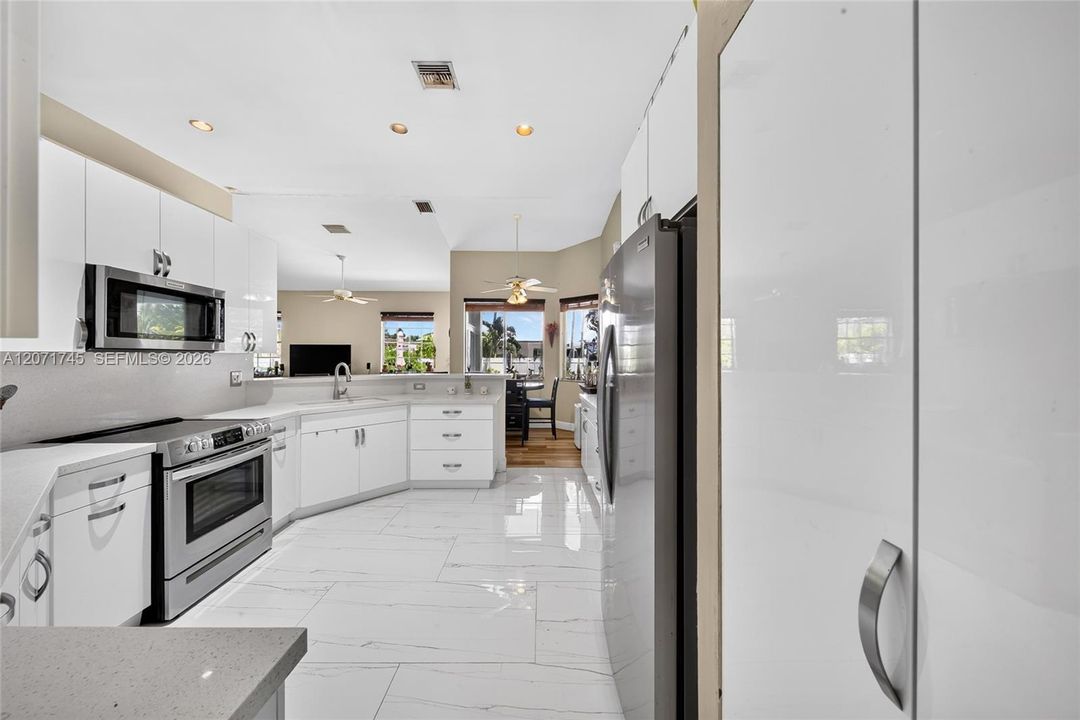 For Sale: $1,395,000 (4 beds, 4 baths, 3738 Square Feet)
