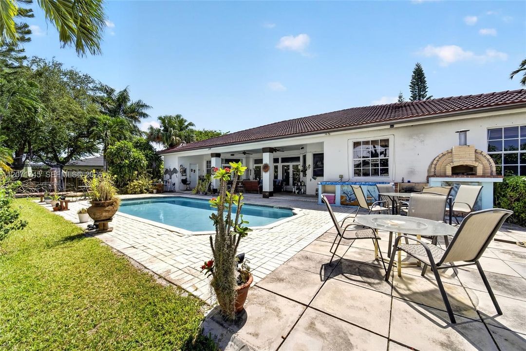 For Sale: $1,395,000 (4 beds, 4 baths, 3738 Square Feet)