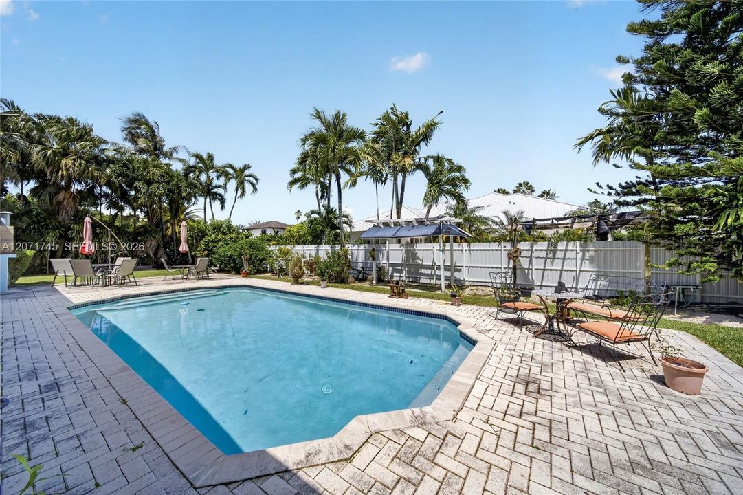 For Sale: $1,395,000 (4 beds, 4 baths, 3738 Square Feet)