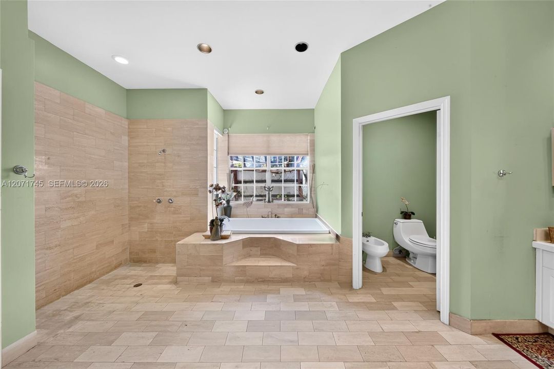 For Sale: $1,395,000 (4 beds, 4 baths, 3738 Square Feet)