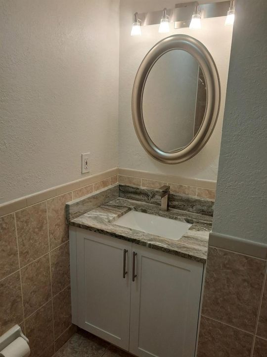25687