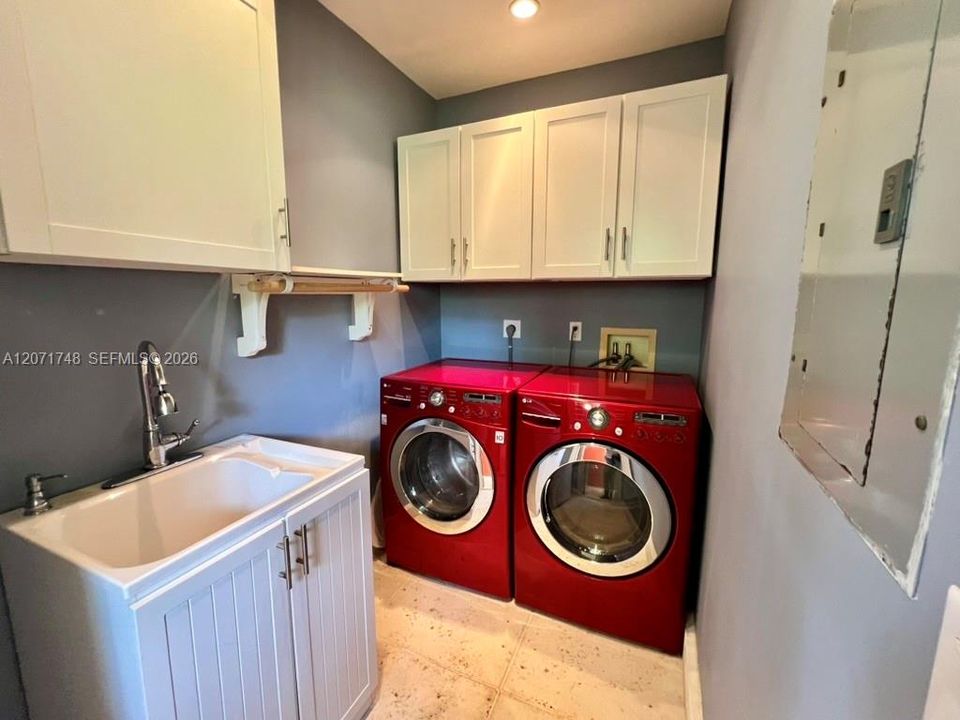En Venta: $2,799,000 (4 camas, 5 baños, 2611 Pies cuadrados)