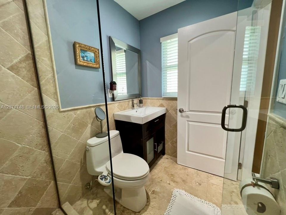 In Law Suite Bath 5