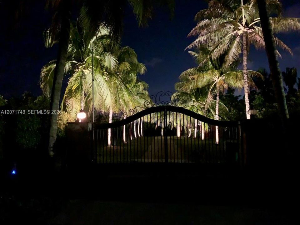 En Venta: $2,799,000 (4 camas, 5 baños, 2611 Pies cuadrados)