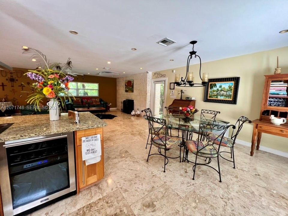 En Venta: $2,799,000 (4 camas, 5 baños, 2611 Pies cuadrados)