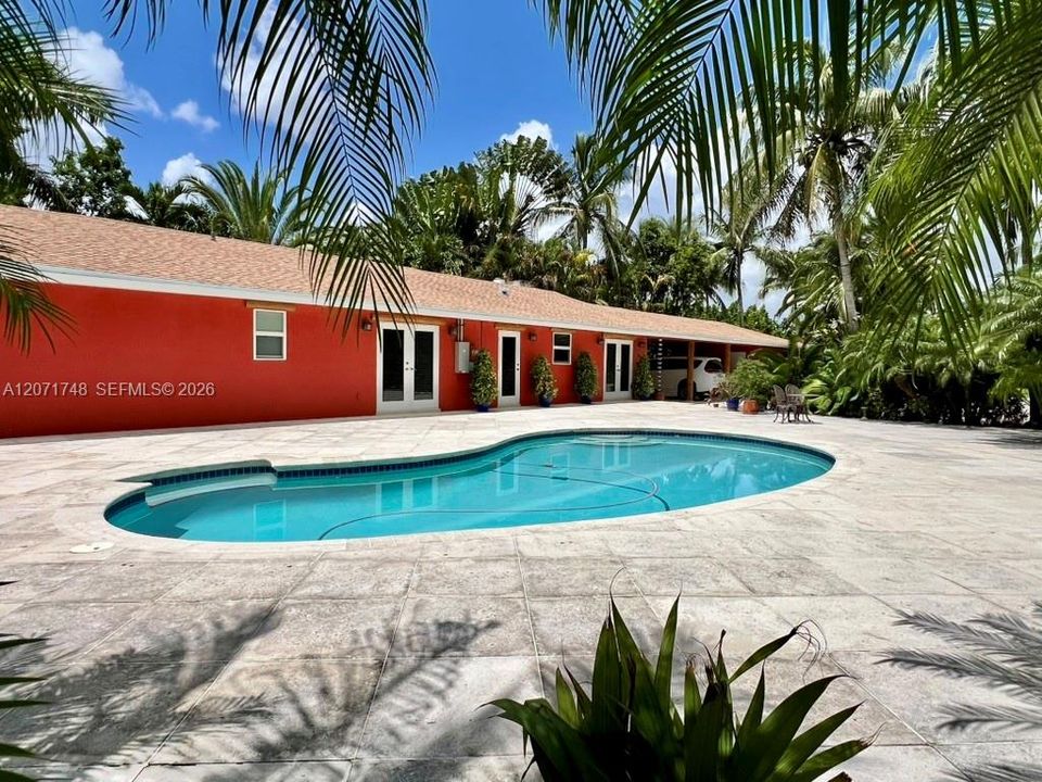 En Venta: $2,799,000 (4 camas, 5 baños, 2611 Pies cuadrados)