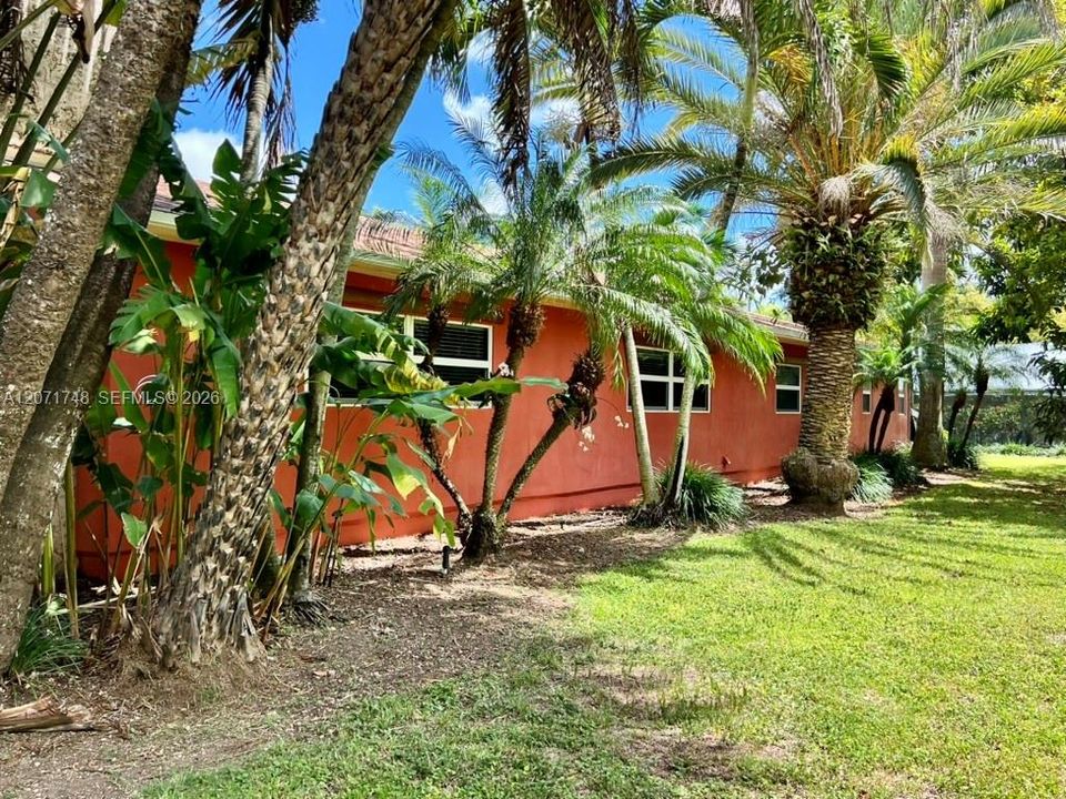 En Venta: $2,799,000 (4 camas, 5 baños, 2611 Pies cuadrados)