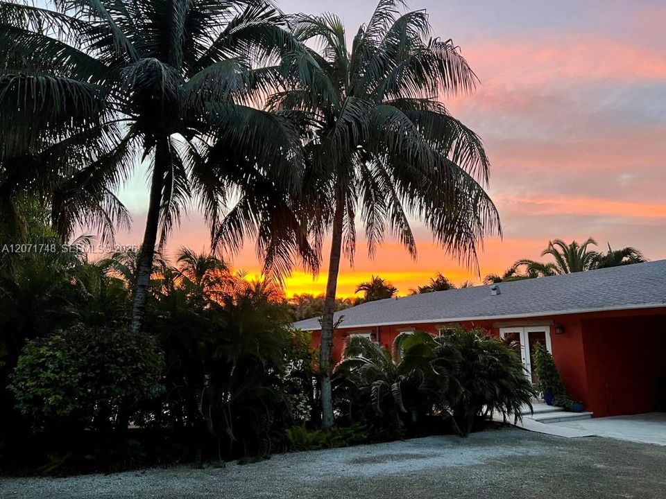 En Venta: $2,799,000 (4 camas, 5 baños, 2611 Pies cuadrados)