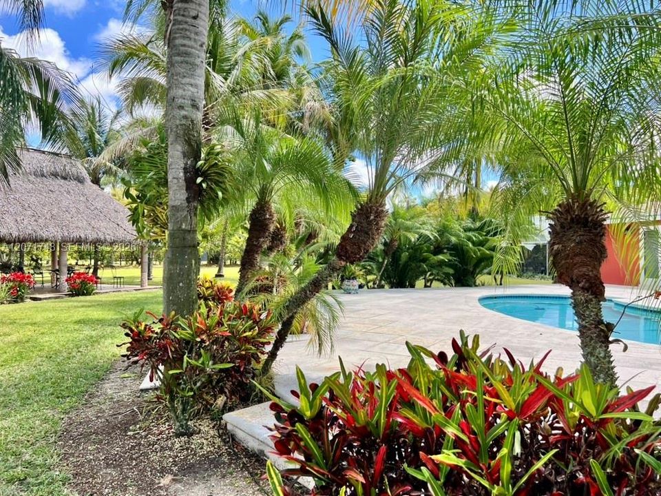 En Venta: $2,799,000 (4 camas, 5 baños, 2611 Pies cuadrados)