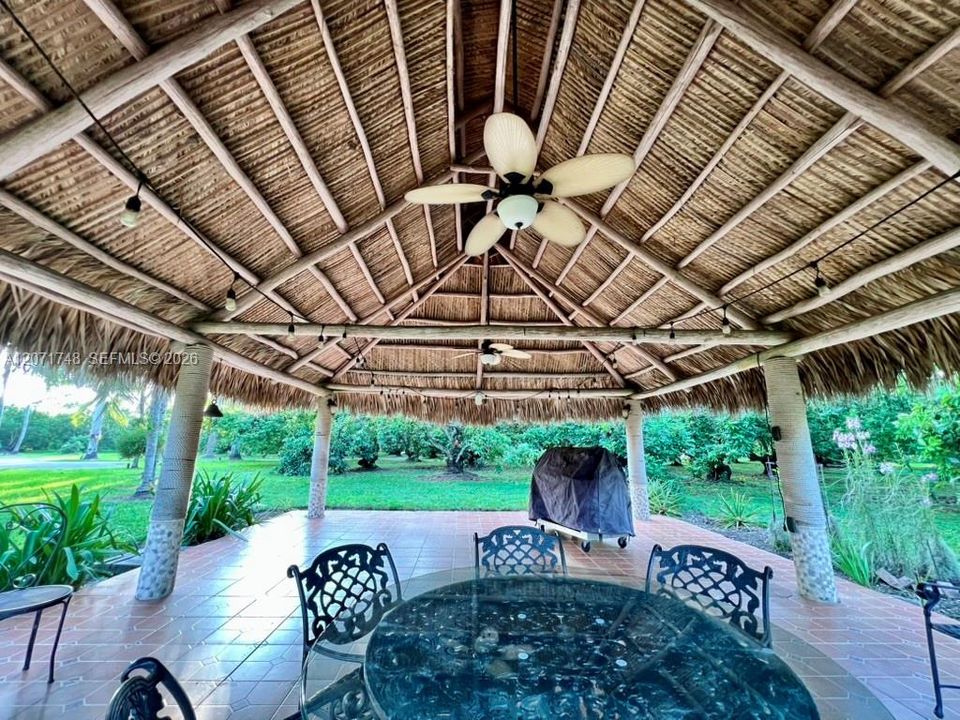 En Venta: $2,799,000 (4 camas, 5 baños, 2611 Pies cuadrados)