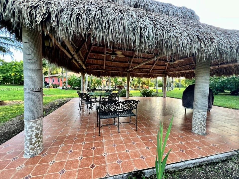 En Venta: $2,799,000 (4 camas, 5 baños, 2611 Pies cuadrados)