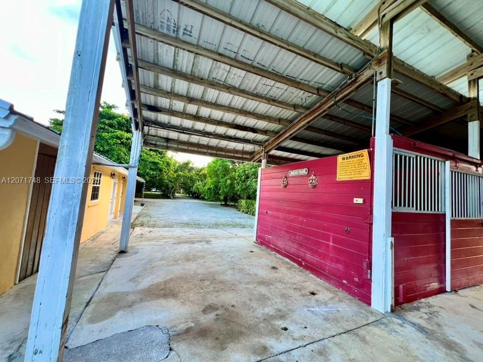 En Venta: $2,799,000 (4 camas, 5 baños, 2611 Pies cuadrados)