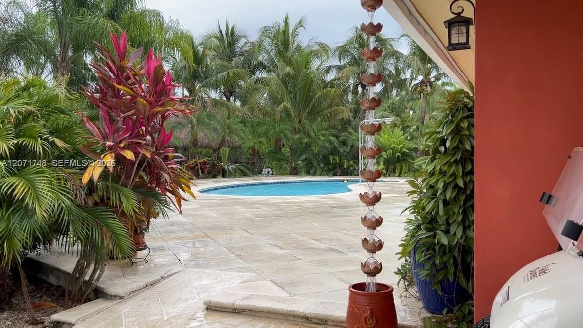 En Venta: $2,799,000 (4 camas, 5 baños, 2611 Pies cuadrados)