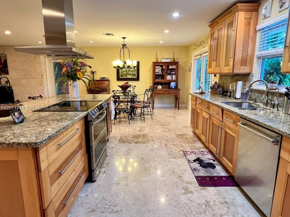 En Venta: $2,799,000 (4 camas, 5 baños, 2611 Pies cuadrados)