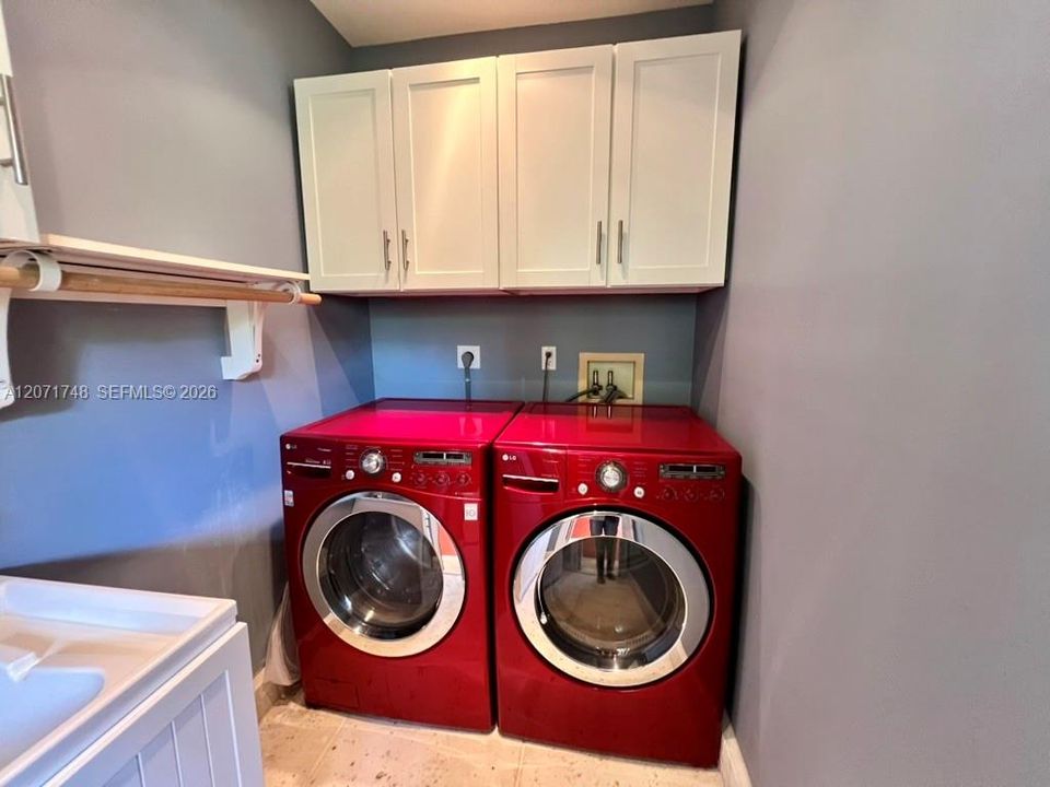 En Venta: $2,799,000 (4 camas, 5 baños, 2611 Pies cuadrados)
