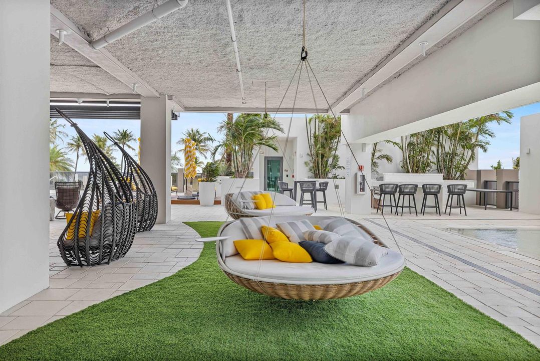Beachside Lounge