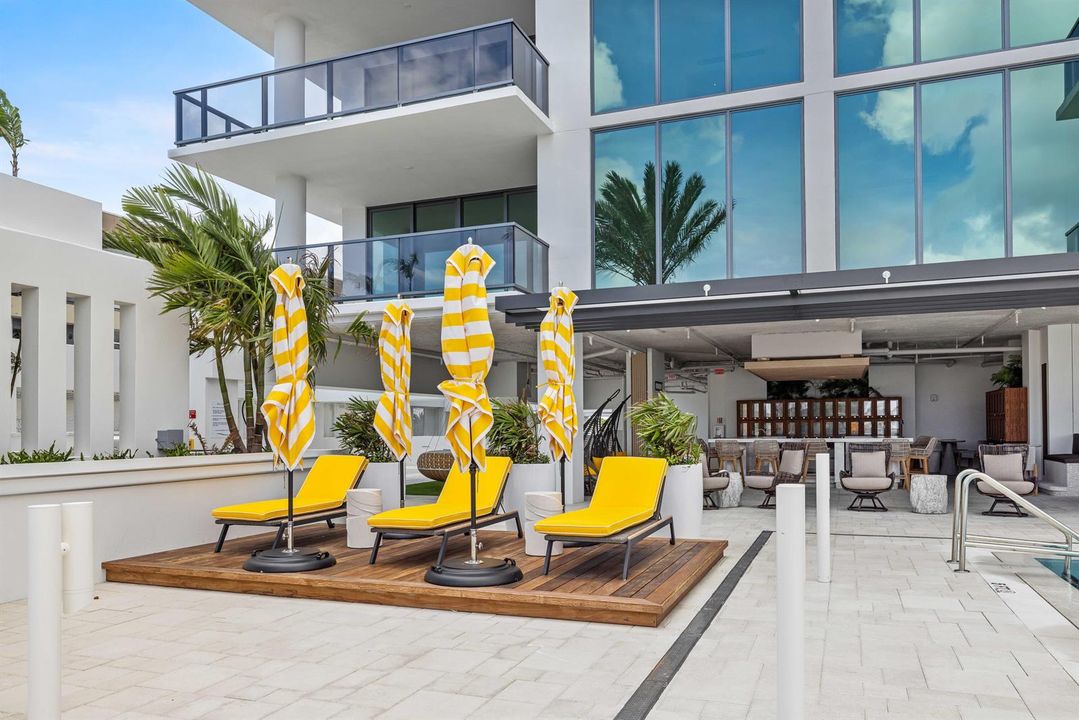 Beachside Lounge