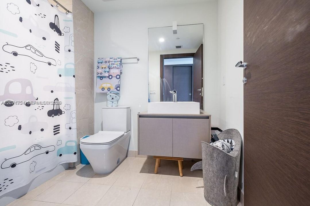 For Rent: $8,500 (2 beds, 2 baths, 1356 Square Feet)