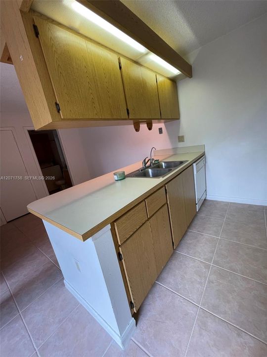 В аренду: $2,250 (2 спален, 2 ванн, 1236 Квадратных фут)