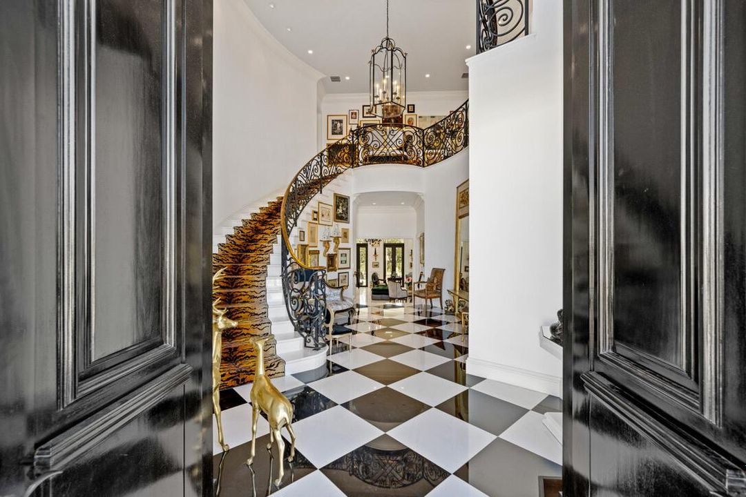 Entry living
