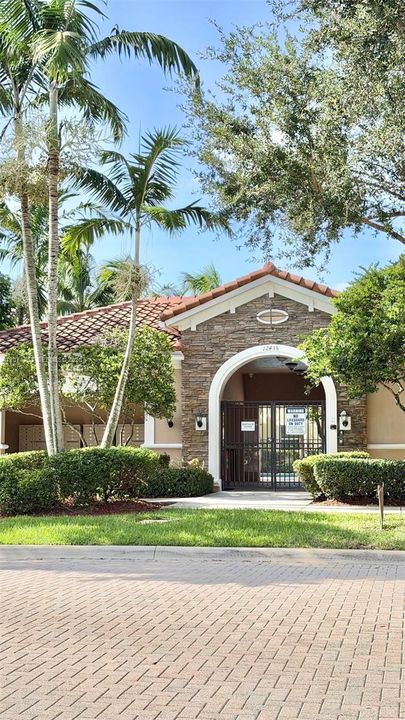 For Sale: $600,000 (4 beds, 2 baths, 1992 Square Feet)