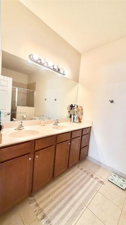 For Sale: $600,000 (4 beds, 2 baths, 1992 Square Feet)