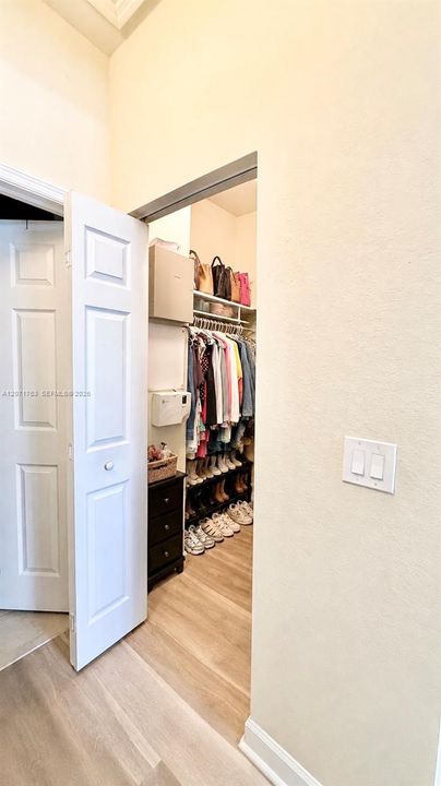 For Sale: $600,000 (4 beds, 2 baths, 1992 Square Feet)