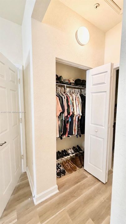 For Sale: $600,000 (4 beds, 2 baths, 1992 Square Feet)