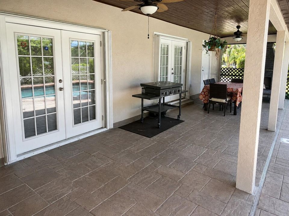 Poolpatio ^