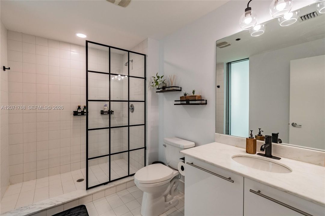 For Rent: $4,800 (2 beds, 2 baths, 1315 Square Feet)