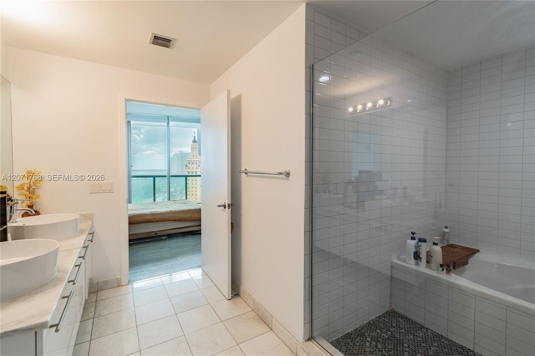 For Rent: $4,800 (2 beds, 2 baths, 1315 Square Feet)