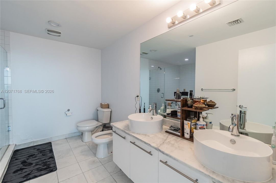 For Rent: $4,800 (2 beds, 2 baths, 1315 Square Feet)