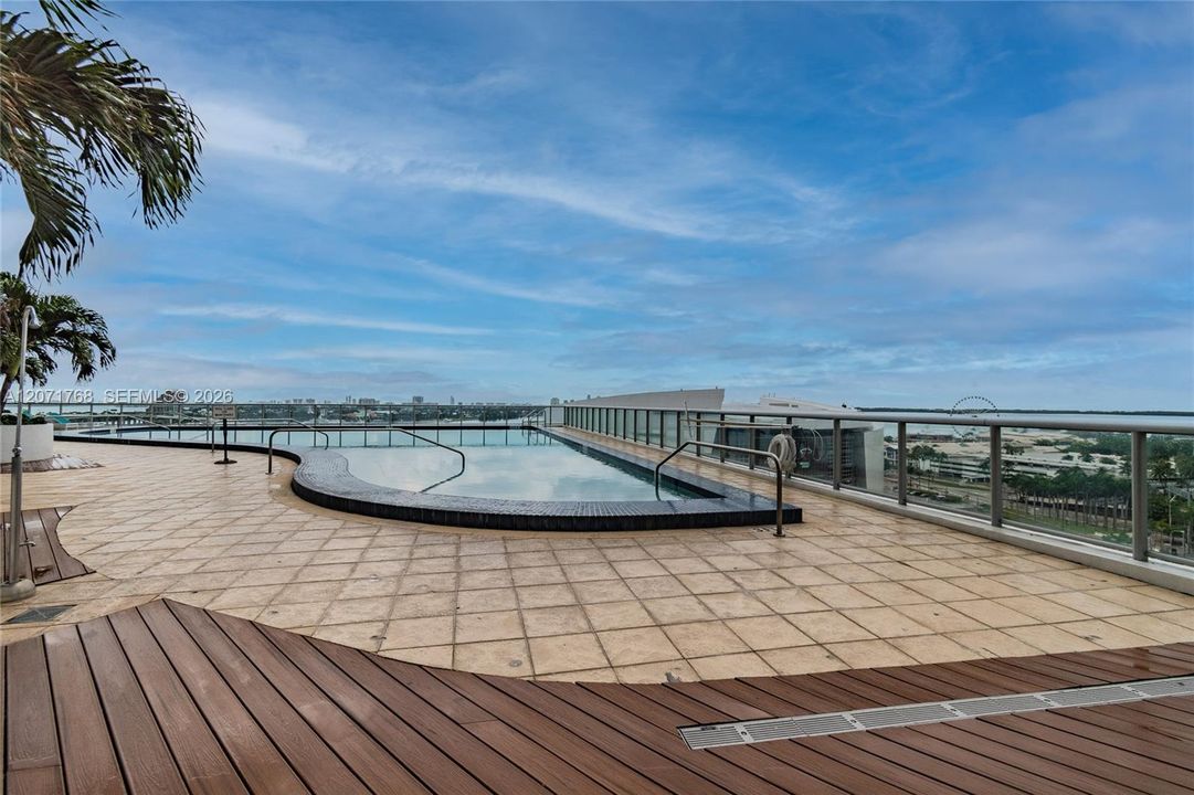 For Rent: $4,800 (2 beds, 2 baths, 1315 Square Feet)