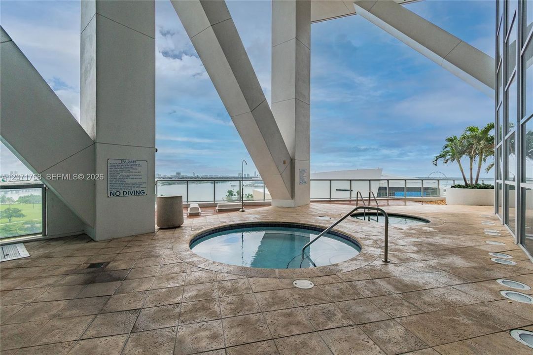 For Rent: $4,800 (2 beds, 2 baths, 1315 Square Feet)