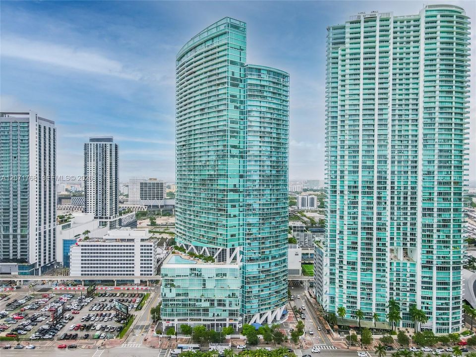 For Rent: $4,800 (2 beds, 2 baths, 1315 Square Feet)