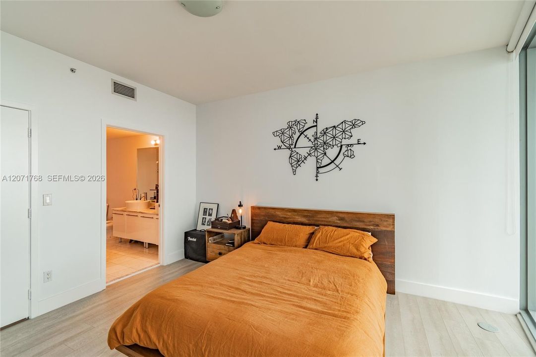 For Rent: $4,800 (2 beds, 2 baths, 1315 Square Feet)