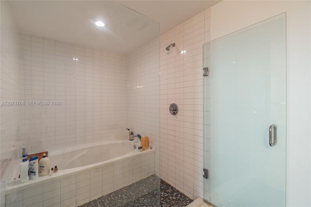 For Rent: $4,800 (2 beds, 2 baths, 1315 Square Feet)