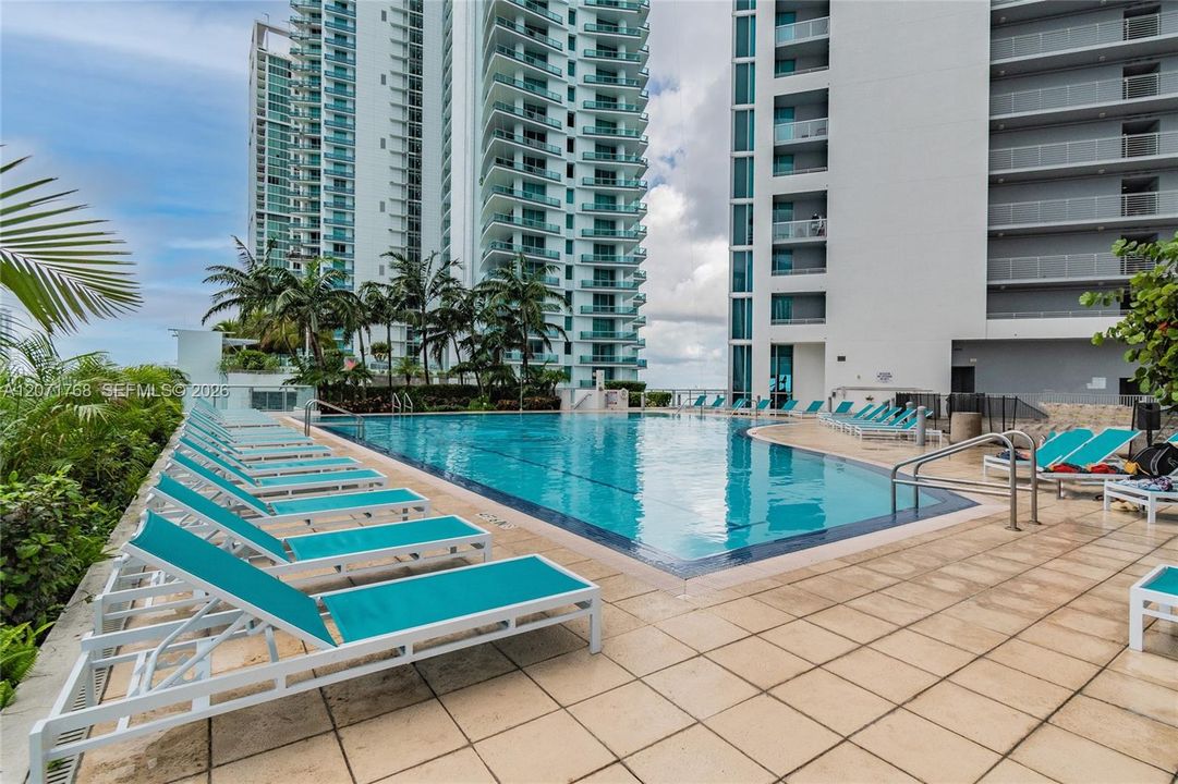 For Rent: $4,800 (2 beds, 2 baths, 1315 Square Feet)