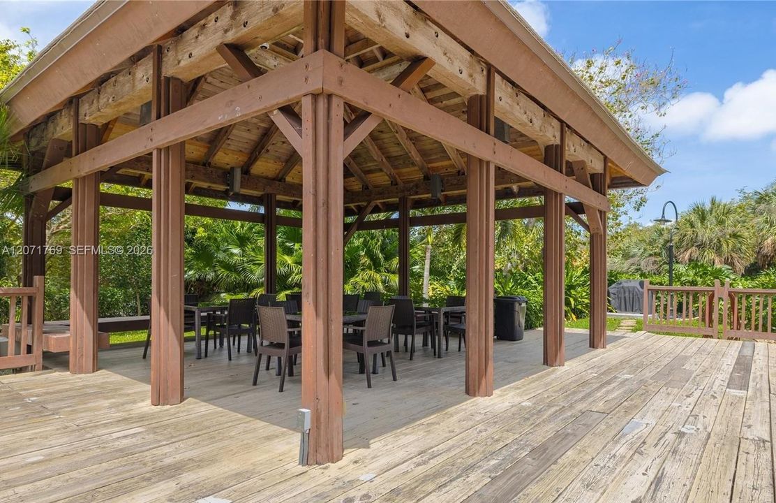 For Sale: $649,000 (3 beds, 2 baths, 1913 Square Feet)