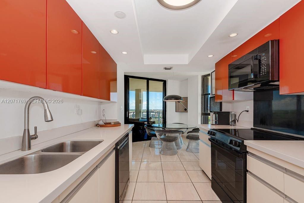 For Sale: $649,000 (3 beds, 2 baths, 1913 Square Feet)