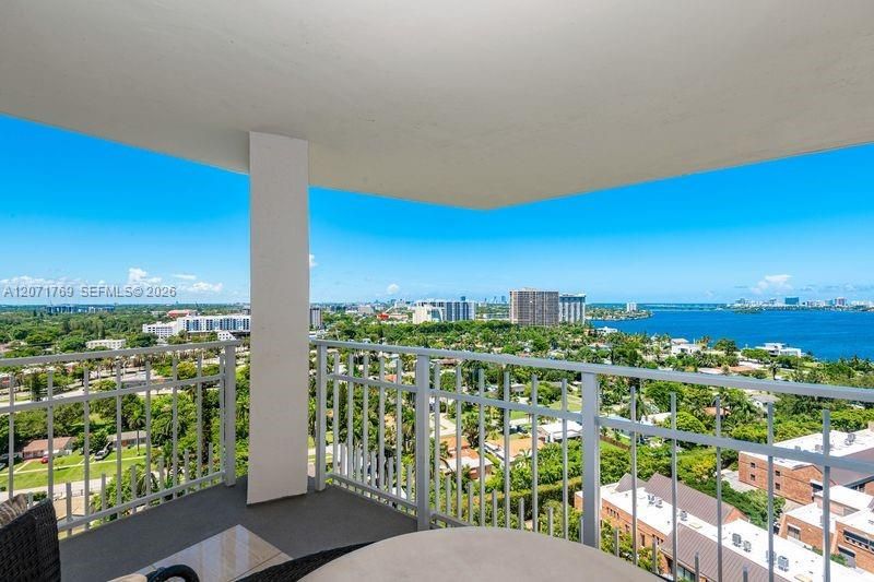 For Sale: $649,000 (3 beds, 2 baths, 1913 Square Feet)