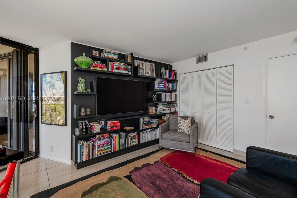 For Sale: $649,000 (3 beds, 2 baths, 1913 Square Feet)