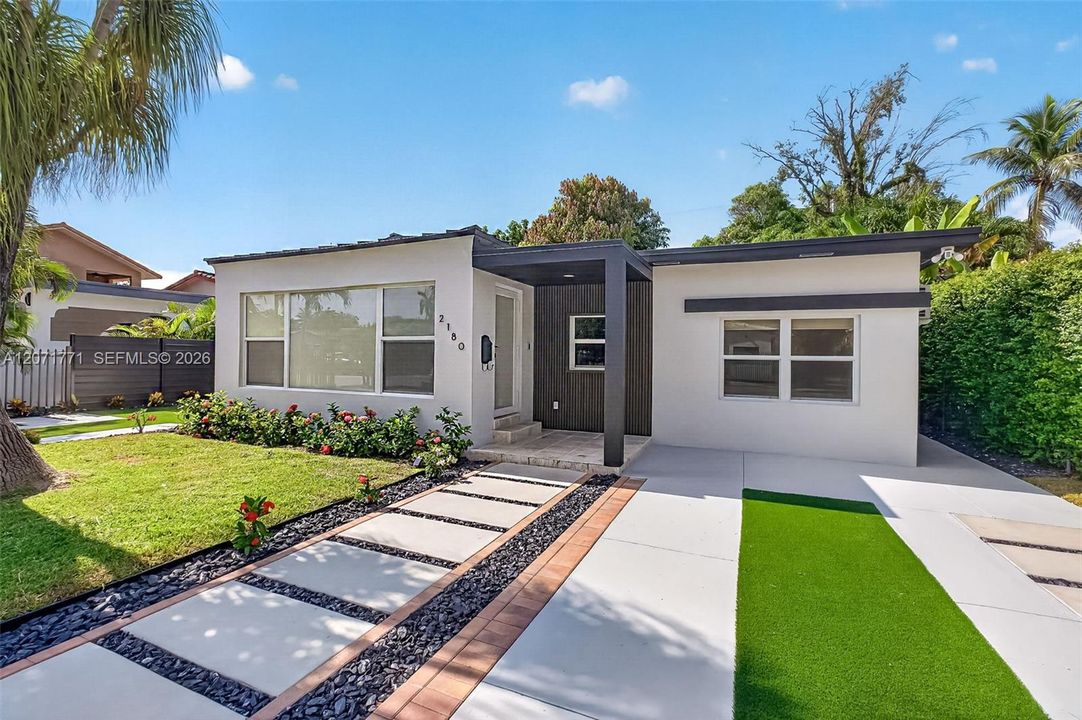 For Sale: $1,295,000 (3 beds, 2 baths, 1727 Square Feet)
