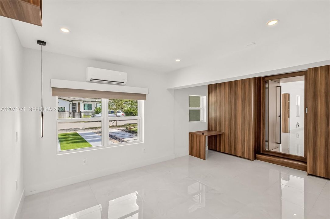 For Sale: $1,295,000 (3 beds, 2 baths, 1727 Square Feet)