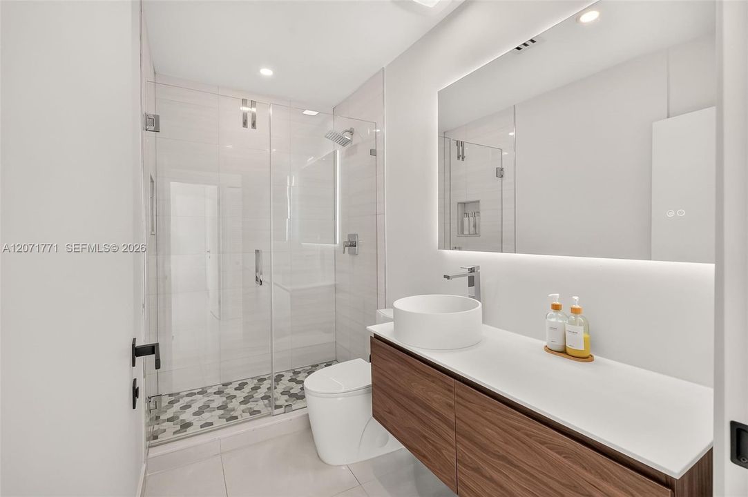 For Sale: $1,295,000 (3 beds, 2 baths, 1727 Square Feet)