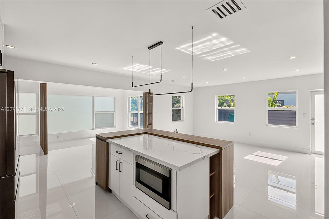 For Sale: $1,295,000 (3 beds, 2 baths, 1727 Square Feet)
