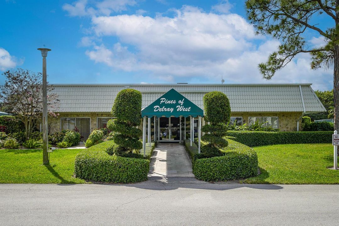 02--Pines of Delray W-MLS