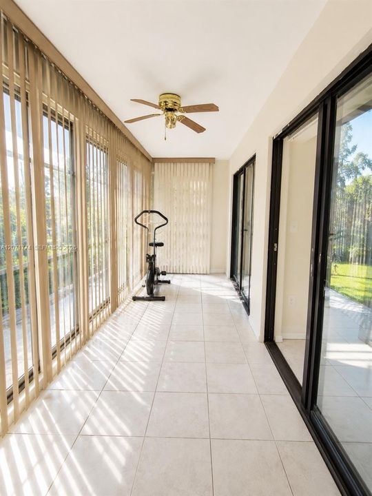 На продажу: $125,000 (2 спален, 2 ванн, 827 Квадратных фут)