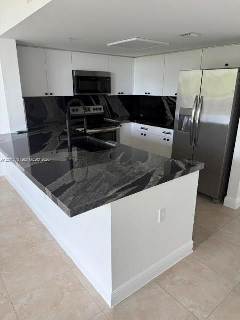 For Rent: $2,500 (1 beds, 1 baths, 770 Square Feet)